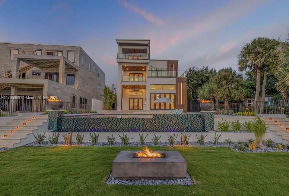 For Sale: $6,750,000 (5 beds, 5 baths, 5500 Square Feet)