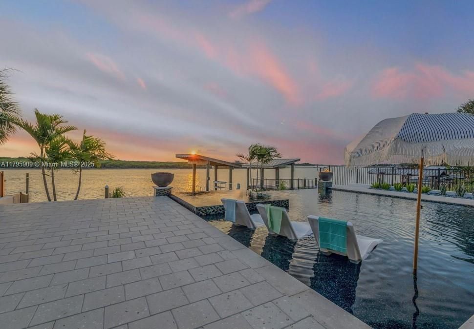 For Sale: $6,750,000 (5 beds, 5 baths, 5500 Square Feet)