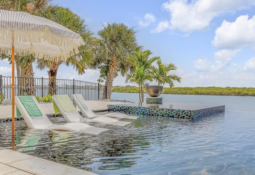 For Sale: $6,750,000 (5 beds, 5 baths, 5500 Square Feet)