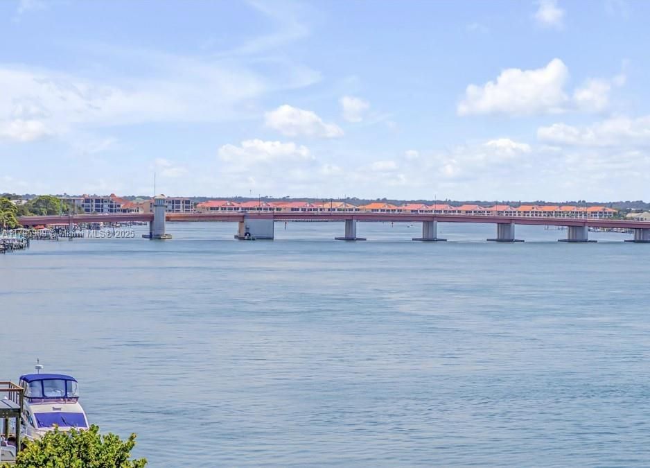 For Sale: $6,750,000 (5 beds, 5 baths, 5500 Square Feet)