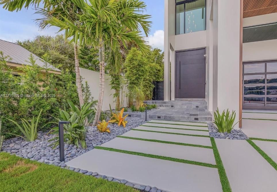 For Sale: $6,750,000 (5 beds, 5 baths, 5500 Square Feet)