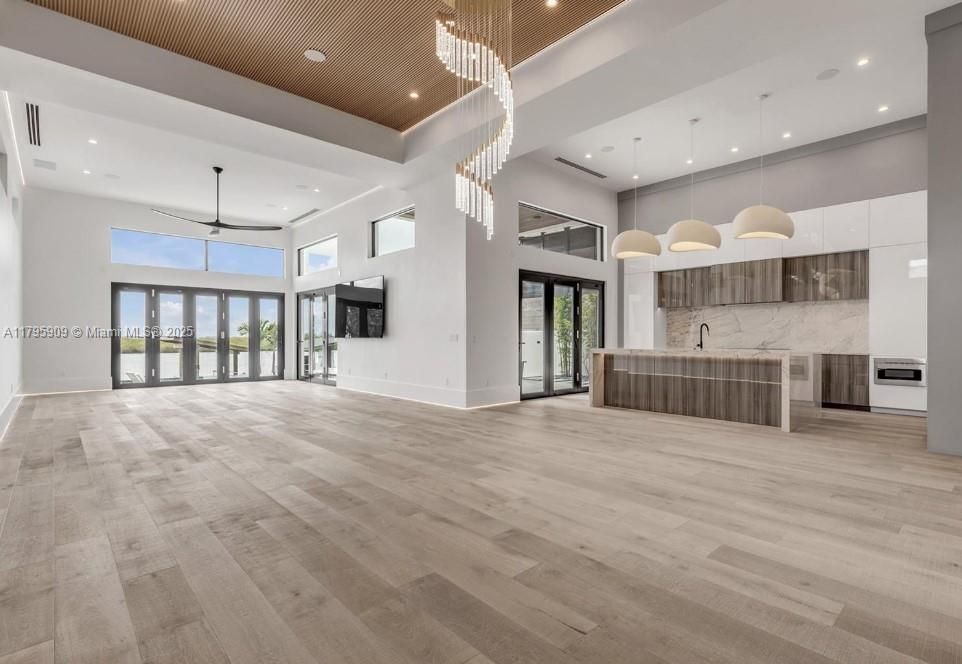 For Sale: $6,750,000 (5 beds, 5 baths, 5500 Square Feet)