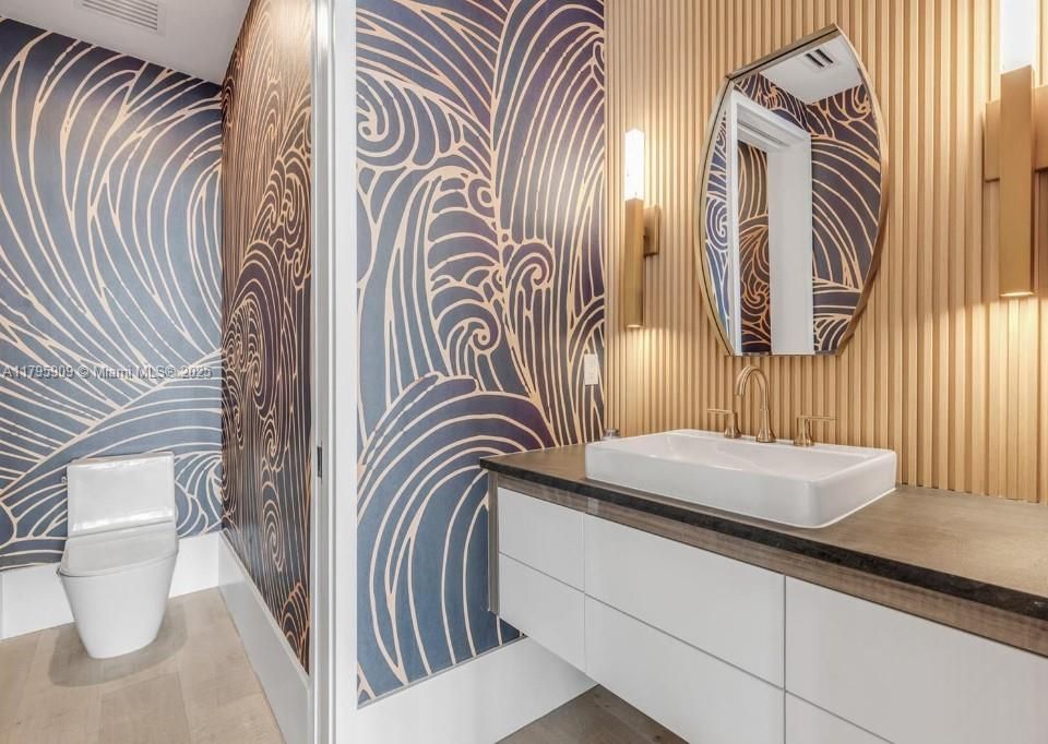 For Sale: $6,750,000 (5 beds, 5 baths, 5500 Square Feet)