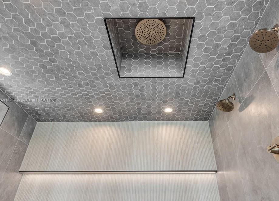 For Sale: $6,750,000 (5 beds, 5 baths, 5500 Square Feet)