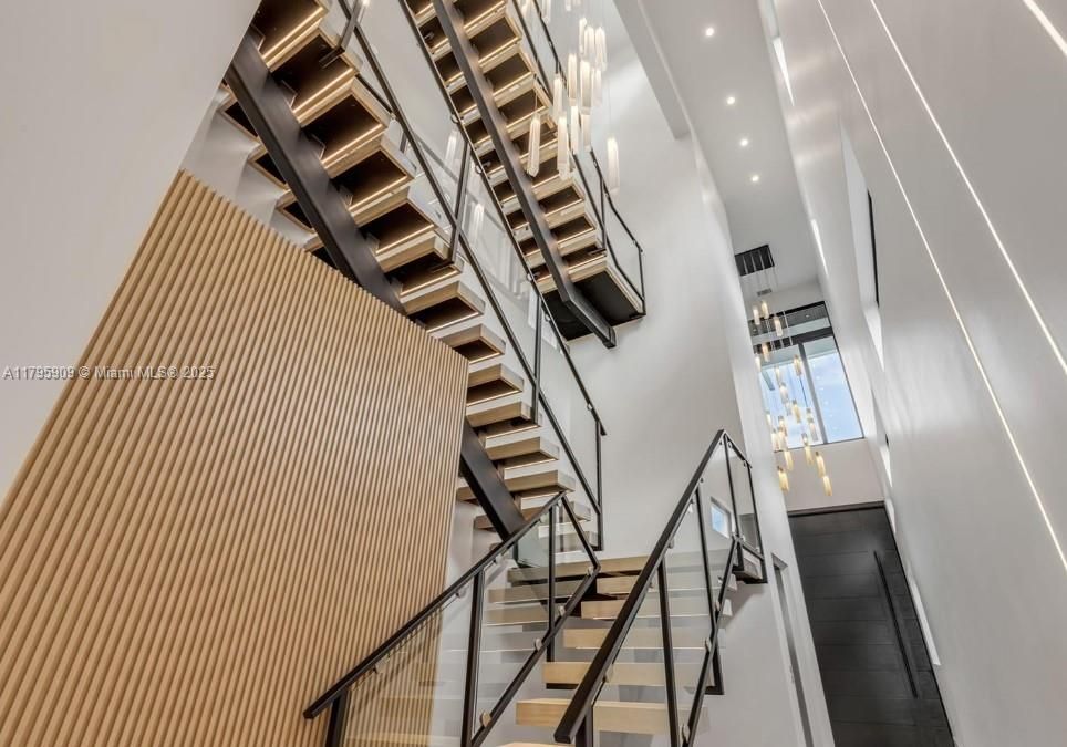 For Sale: $6,750,000 (5 beds, 5 baths, 5500 Square Feet)