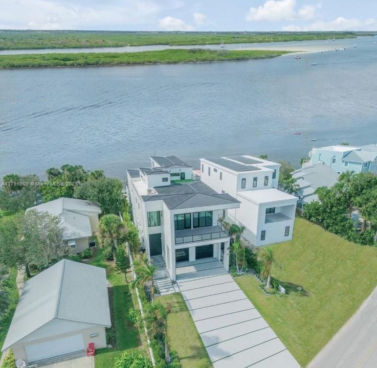 For Sale: $6,750,000 (5 beds, 5 baths, 5500 Square Feet)