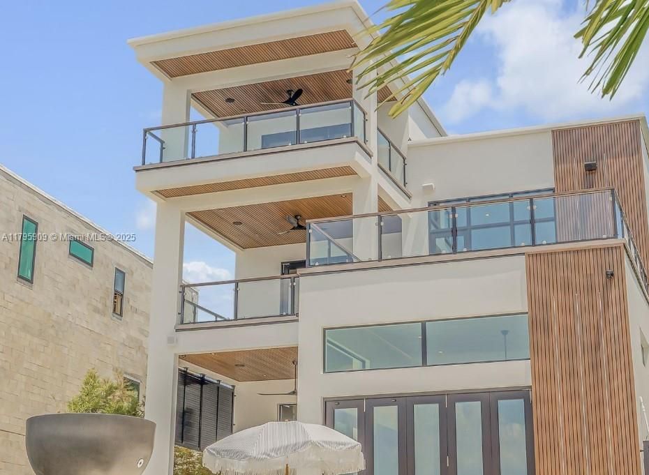 For Sale: $6,750,000 (5 beds, 5 baths, 5500 Square Feet)