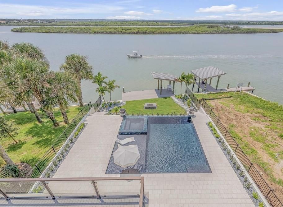 For Sale: $6,750,000 (5 beds, 5 baths, 5500 Square Feet)