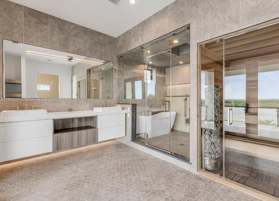 For Sale: $6,750,000 (5 beds, 5 baths, 5500 Square Feet)