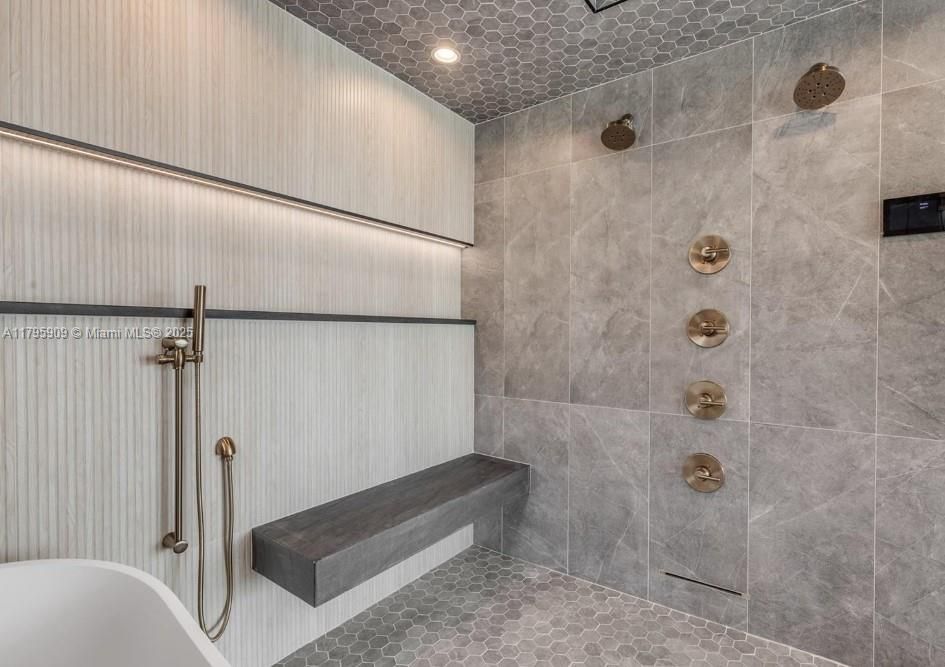 For Sale: $6,750,000 (5 beds, 5 baths, 5500 Square Feet)