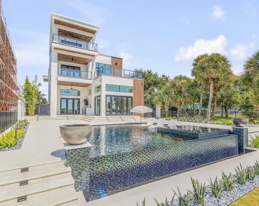 For Sale: $6,750,000 (5 beds, 5 baths, 5500 Square Feet)