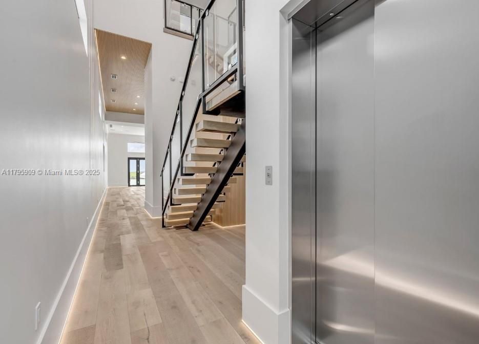 For Sale: $6,750,000 (5 beds, 5 baths, 5500 Square Feet)