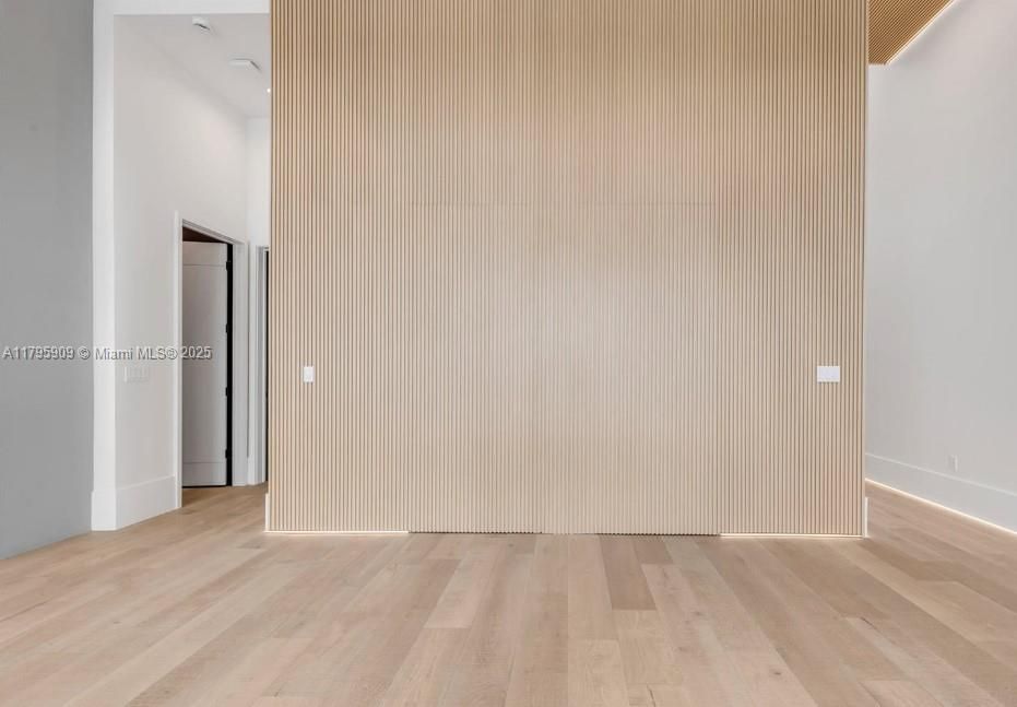 For Sale: $6,750,000 (5 beds, 5 baths, 5500 Square Feet)