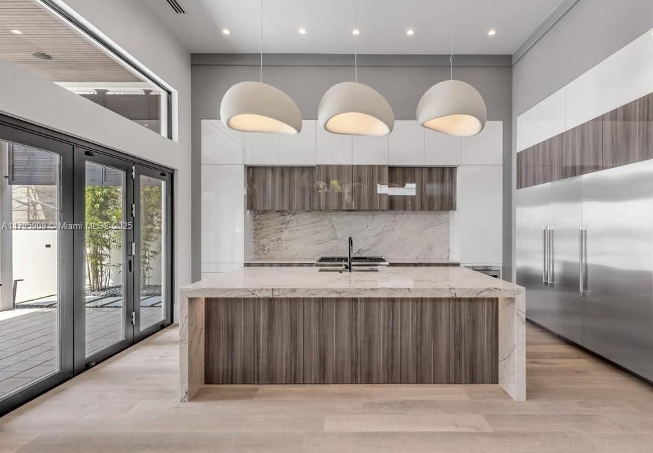 For Sale: $6,750,000 (5 beds, 5 baths, 5500 Square Feet)