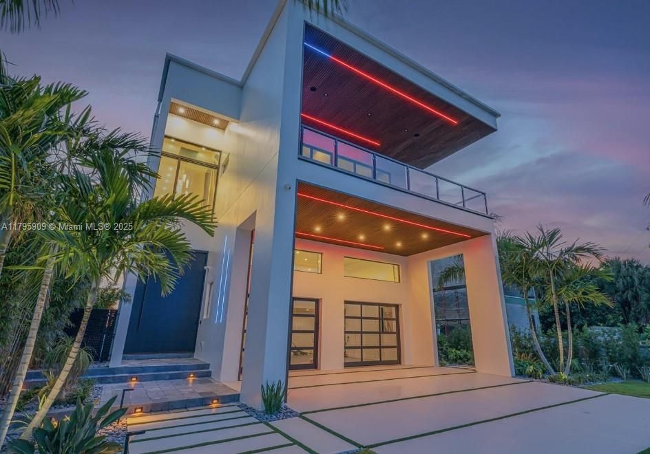 For Sale: $6,750,000 (5 beds, 5 baths, 5500 Square Feet)