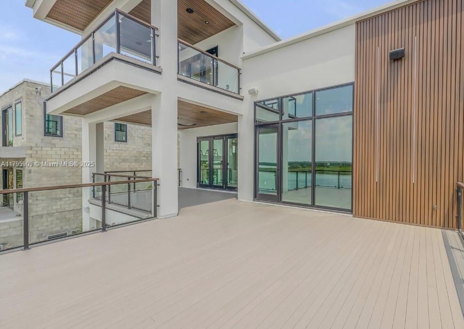 For Sale: $6,750,000 (5 beds, 5 baths, 5500 Square Feet)