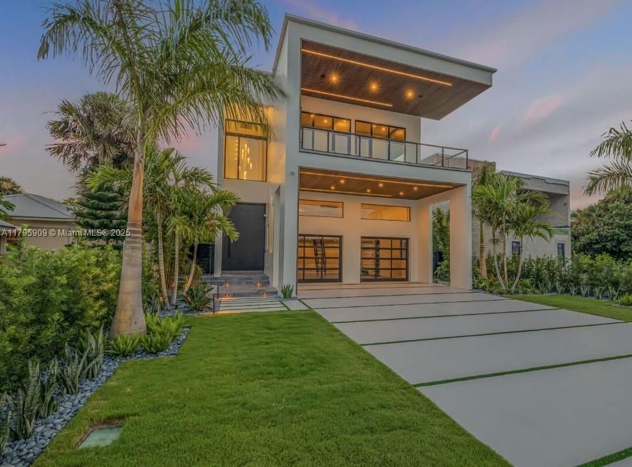 For Sale: $6,750,000 (5 beds, 5 baths, 5500 Square Feet)