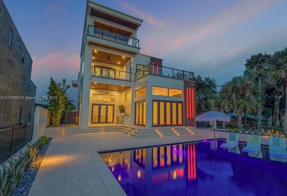 For Sale: $6,750,000 (5 beds, 5 baths, 5500 Square Feet)