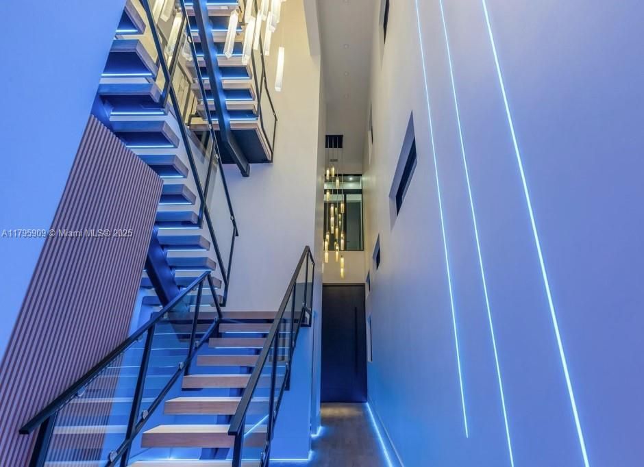 For Sale: $6,750,000 (5 beds, 5 baths, 5500 Square Feet)