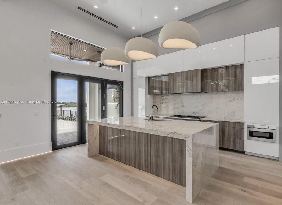 For Sale: $6,750,000 (5 beds, 5 baths, 5500 Square Feet)