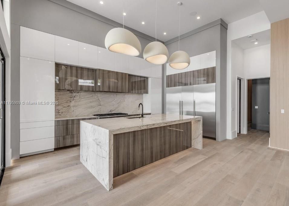 For Sale: $6,750,000 (5 beds, 5 baths, 5500 Square Feet)