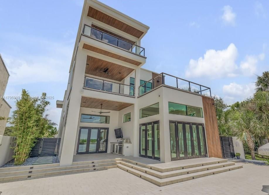 For Sale: $6,750,000 (5 beds, 5 baths, 5500 Square Feet)