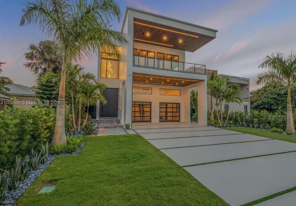 For Sale: $6,750,000 (5 beds, 5 baths, 5500 Square Feet)