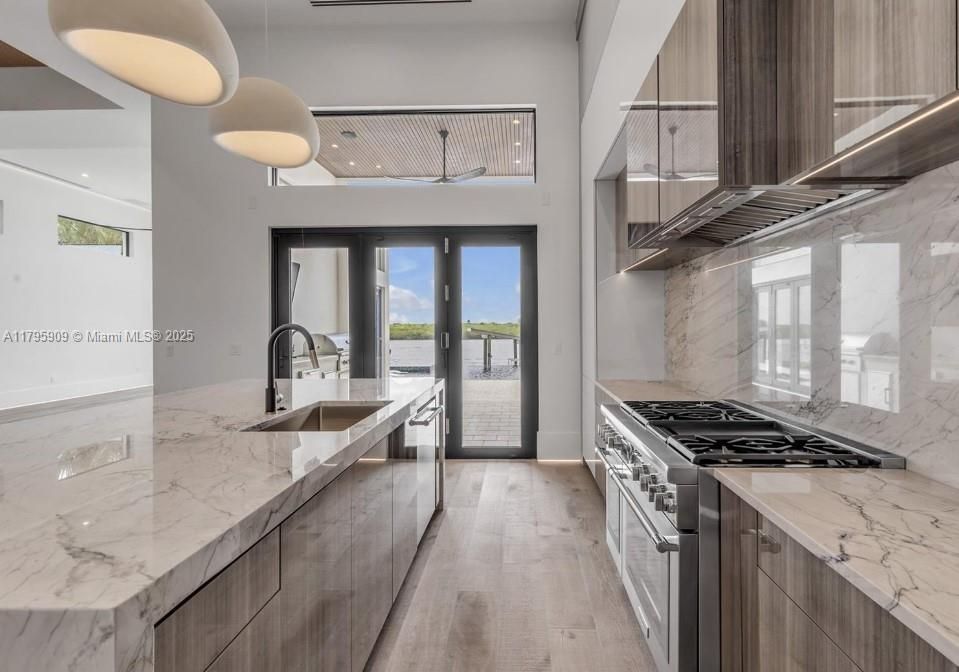 For Sale: $6,750,000 (5 beds, 5 baths, 5500 Square Feet)