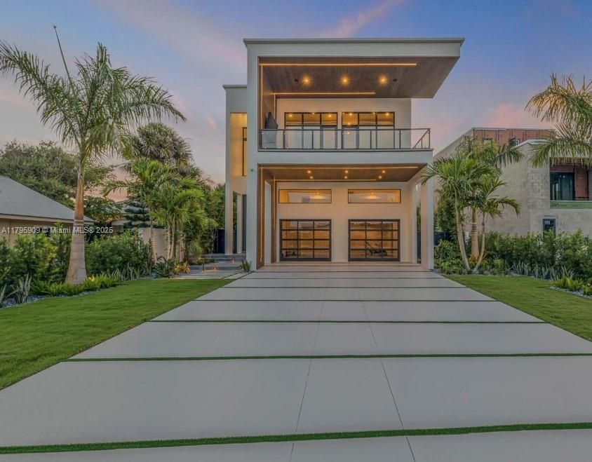 For Sale: $6,750,000 (5 beds, 5 baths, 5500 Square Feet)