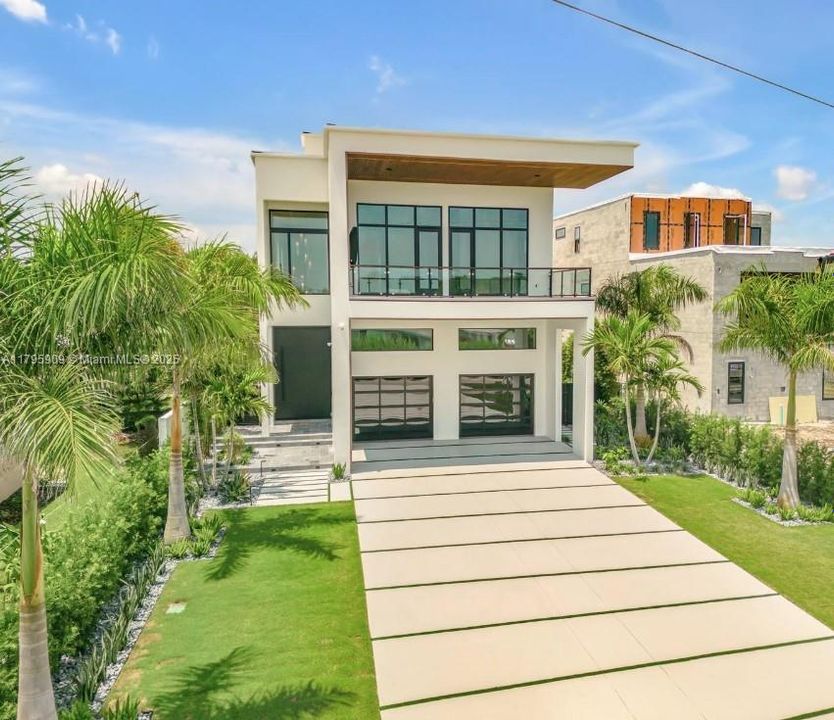 For Sale: $6,750,000 (5 beds, 5 baths, 5500 Square Feet)