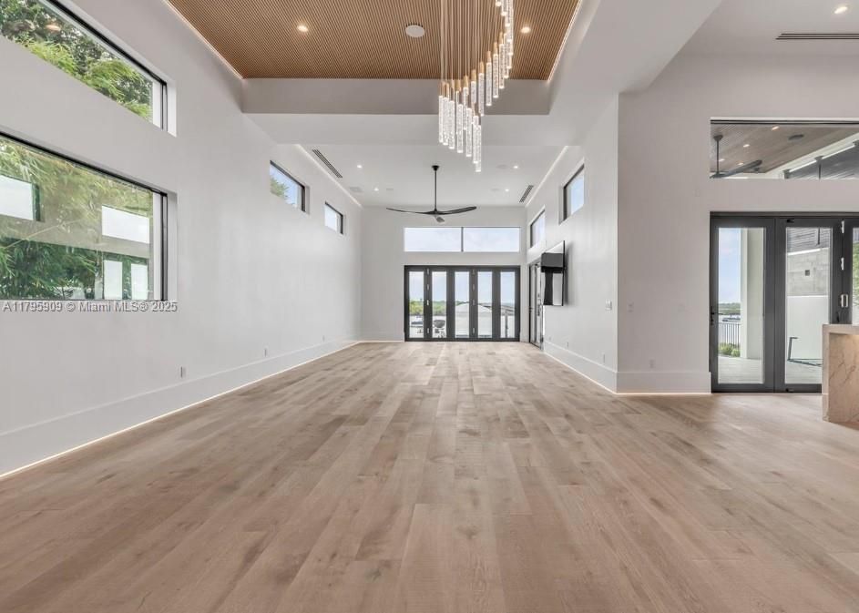 For Sale: $6,750,000 (5 beds, 5 baths, 5500 Square Feet)