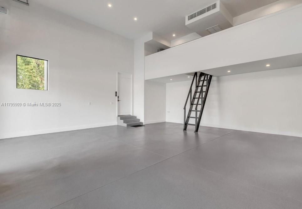 For Sale: $6,750,000 (5 beds, 5 baths, 5500 Square Feet)