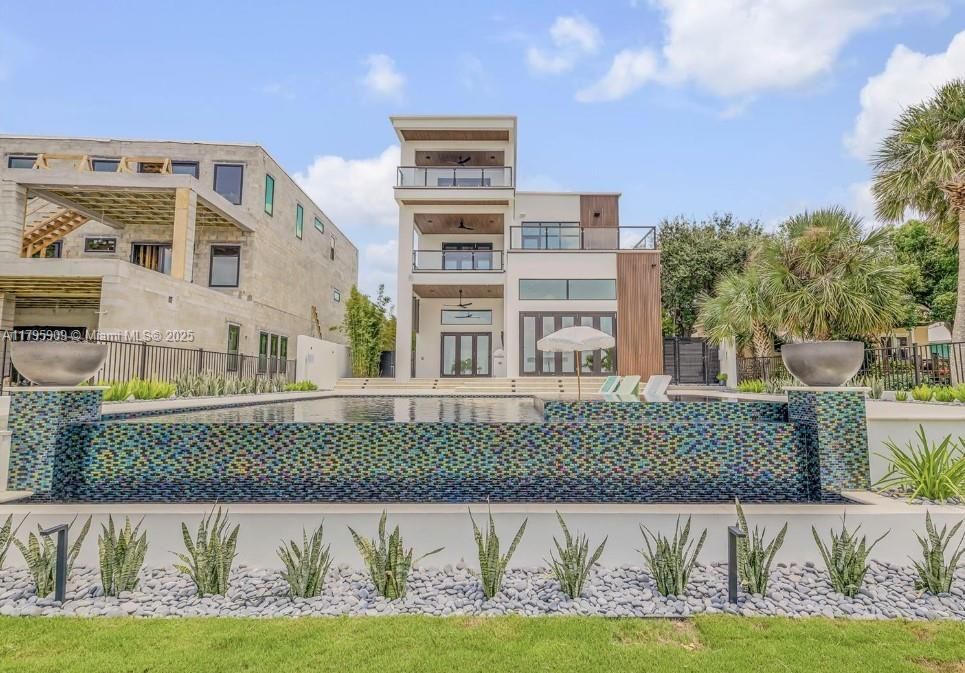 For Sale: $6,750,000 (5 beds, 5 baths, 5500 Square Feet)