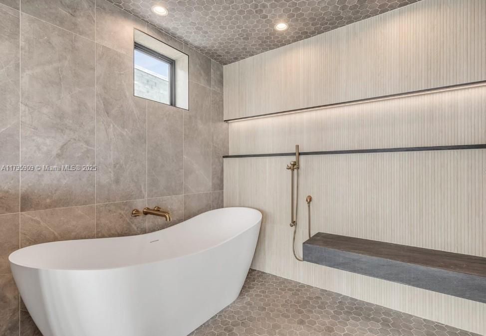 For Sale: $6,750,000 (5 beds, 5 baths, 5500 Square Feet)