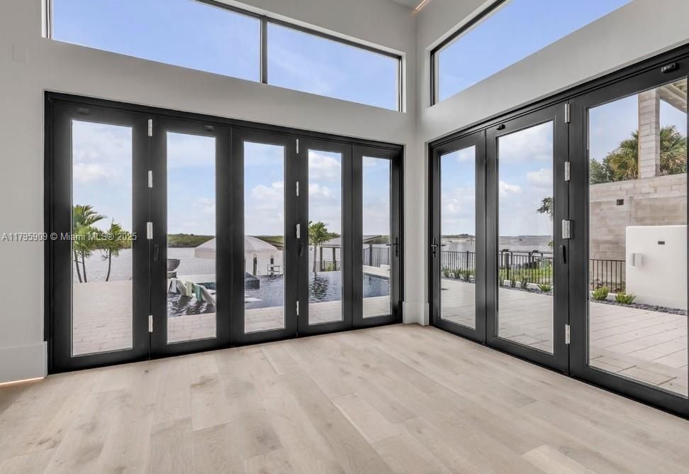 For Sale: $6,750,000 (5 beds, 5 baths, 5500 Square Feet)