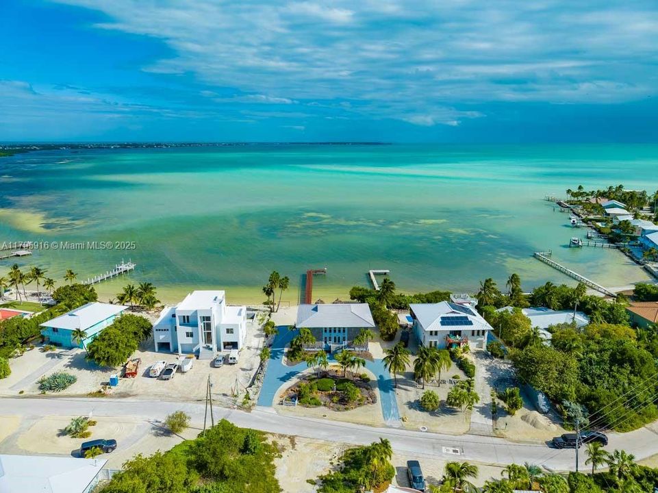 На продажу: $3,699,000 (4 спален, 4 ванн, 3222 Квадратных фут)