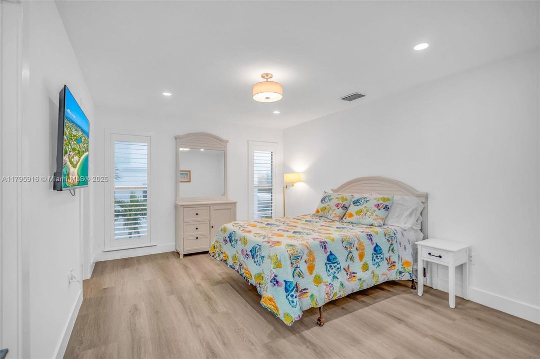 На продажу: $3,699,000 (4 спален, 4 ванн, 3222 Квадратных фут)