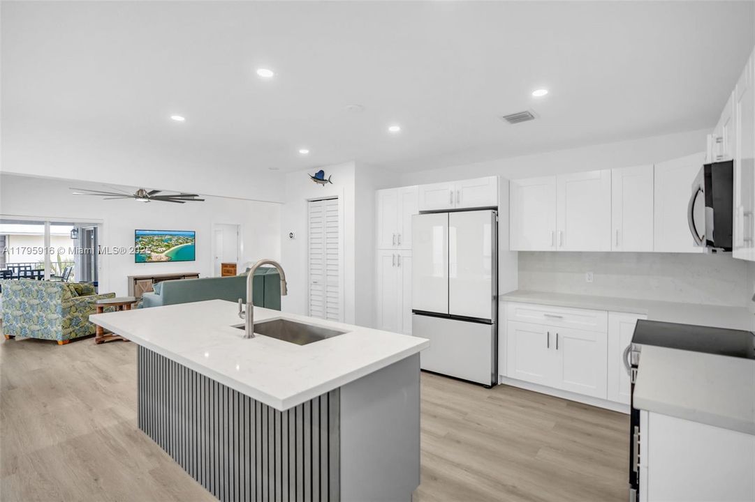 На продажу: $3,699,000 (4 спален, 4 ванн, 3222 Квадратных фут)