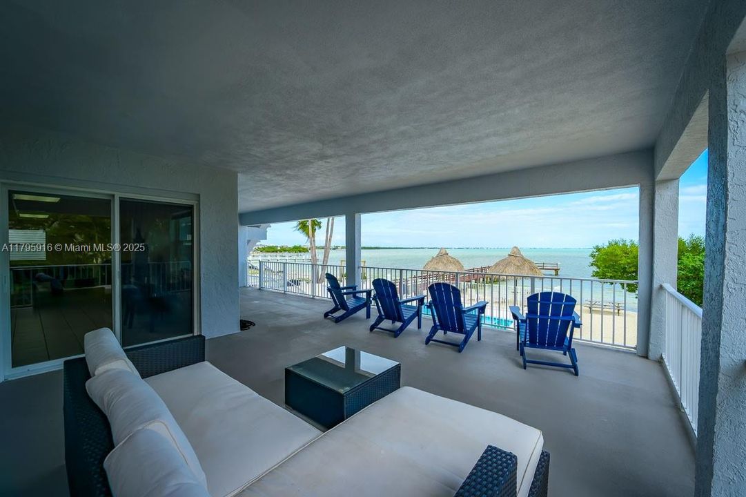 На продажу: $3,699,000 (4 спален, 4 ванн, 3222 Квадратных фут)