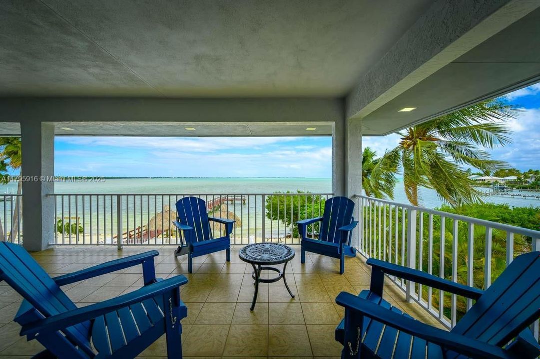 На продажу: $3,699,000 (4 спален, 4 ванн, 3222 Квадратных фут)