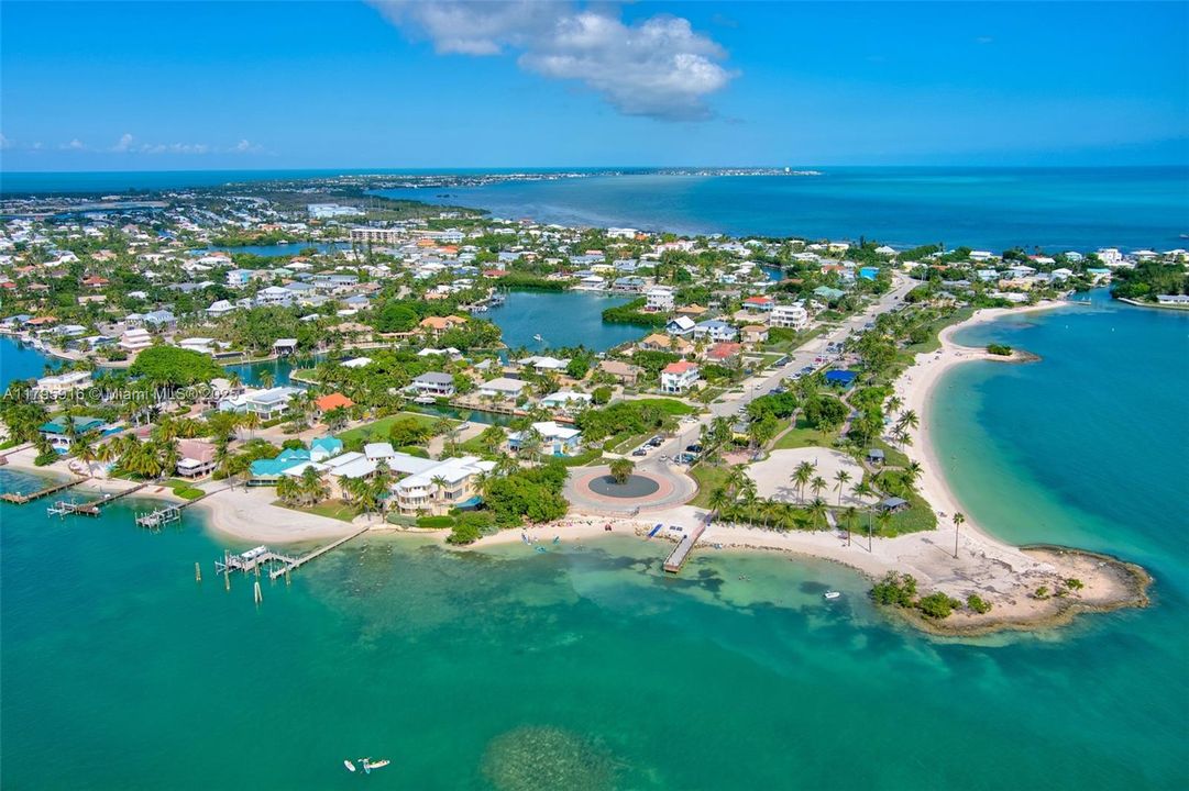 На продажу: $3,699,000 (4 спален, 4 ванн, 3222 Квадратных фут)