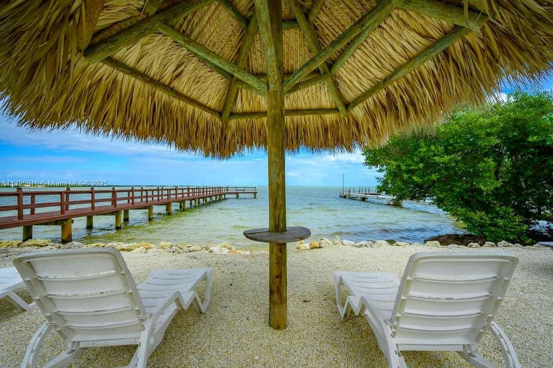 На продажу: $3,699,000 (4 спален, 4 ванн, 3222 Квадратных фут)