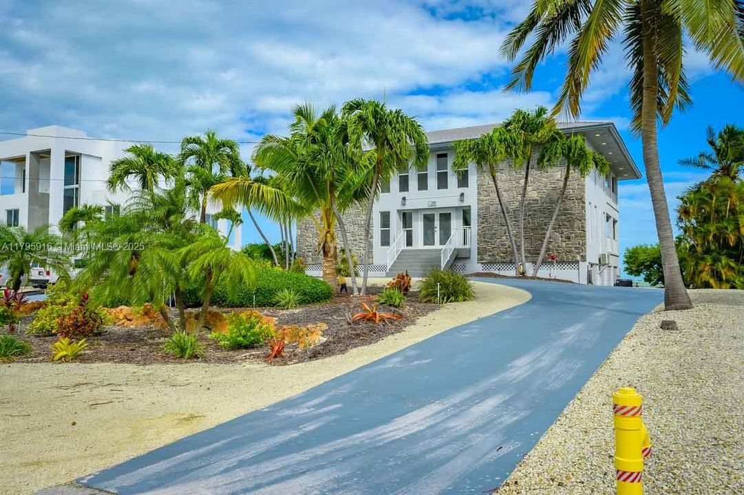 На продажу: $3,699,000 (4 спален, 4 ванн, 3222 Квадратных фут)