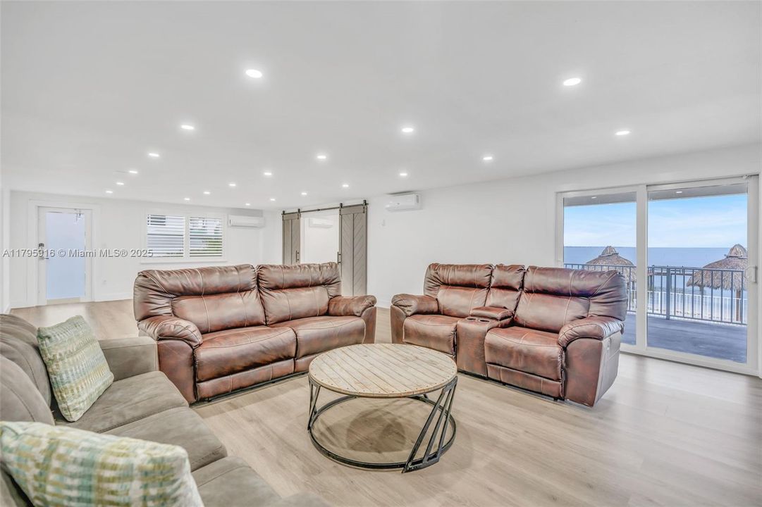 На продажу: $3,699,000 (4 спален, 4 ванн, 3222 Квадратных фут)