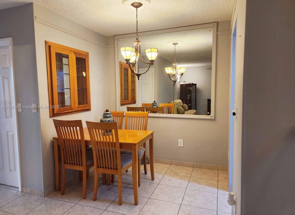 合同活跃: $60,000 (1 贝兹, 1 浴室, 688 平方英尺)