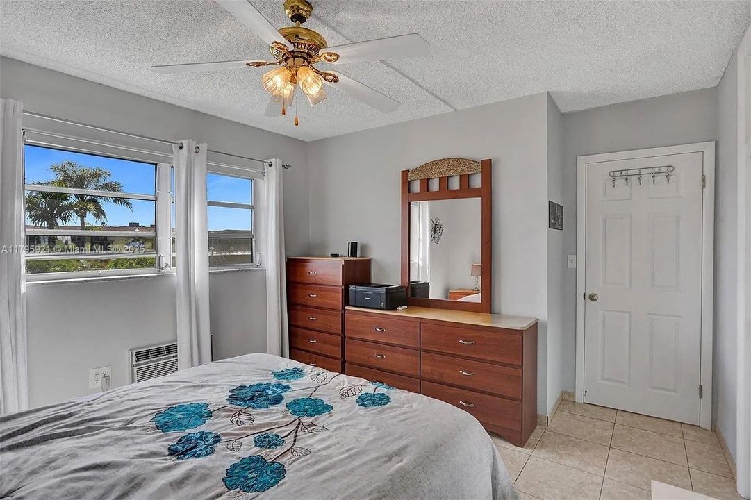 合同活跃: $60,000 (1 贝兹, 1 浴室, 688 平方英尺)