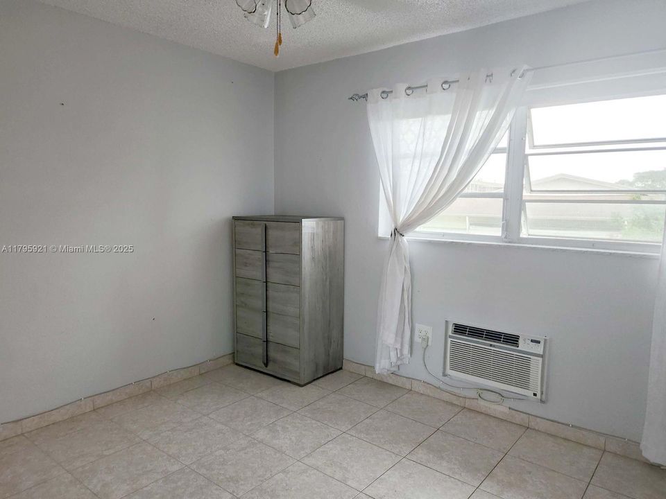 合同活跃: $60,000 (1 贝兹, 1 浴室, 688 平方英尺)