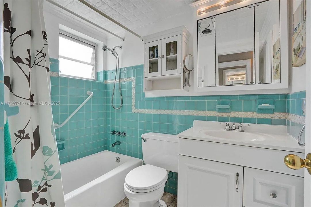 合同活跃: $60,000 (1 贝兹, 1 浴室, 688 平方英尺)