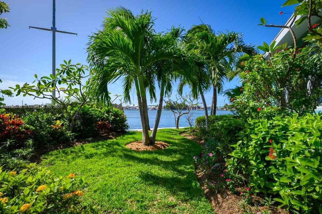 Recently Sold: $1,599,000 (3 beds, 2 baths, 1582 Square Feet)