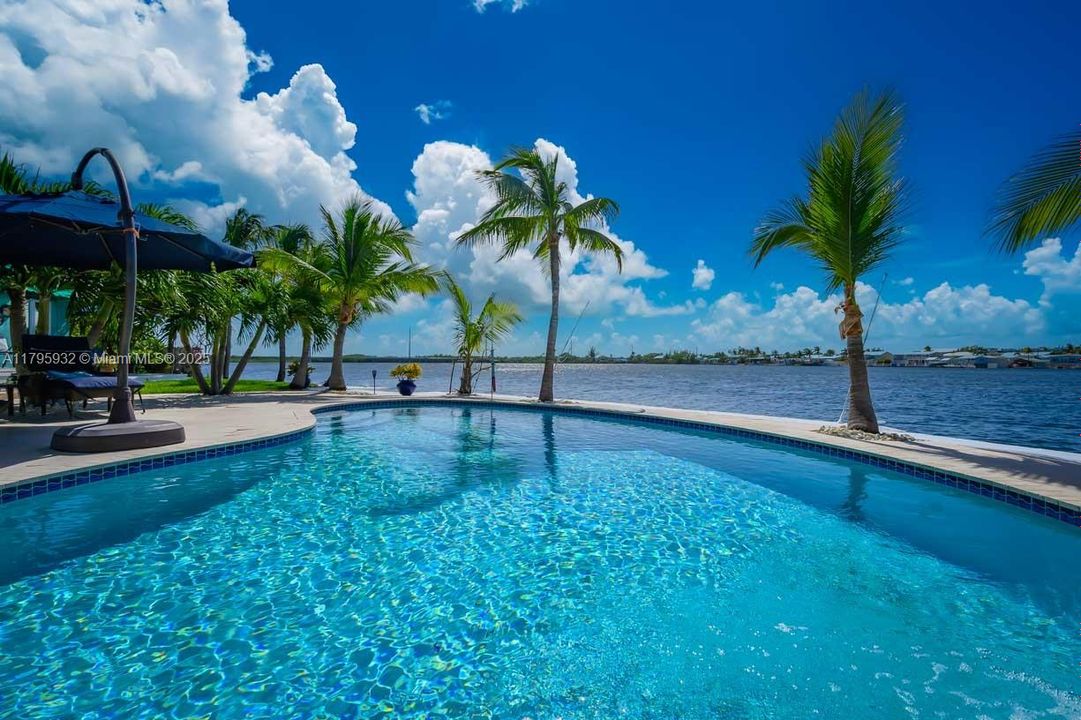 Recently Sold: $1,599,000 (3 beds, 2 baths, 1582 Square Feet)